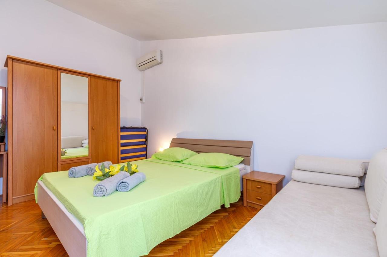 Three-bedroom Stojanovic In Appartement