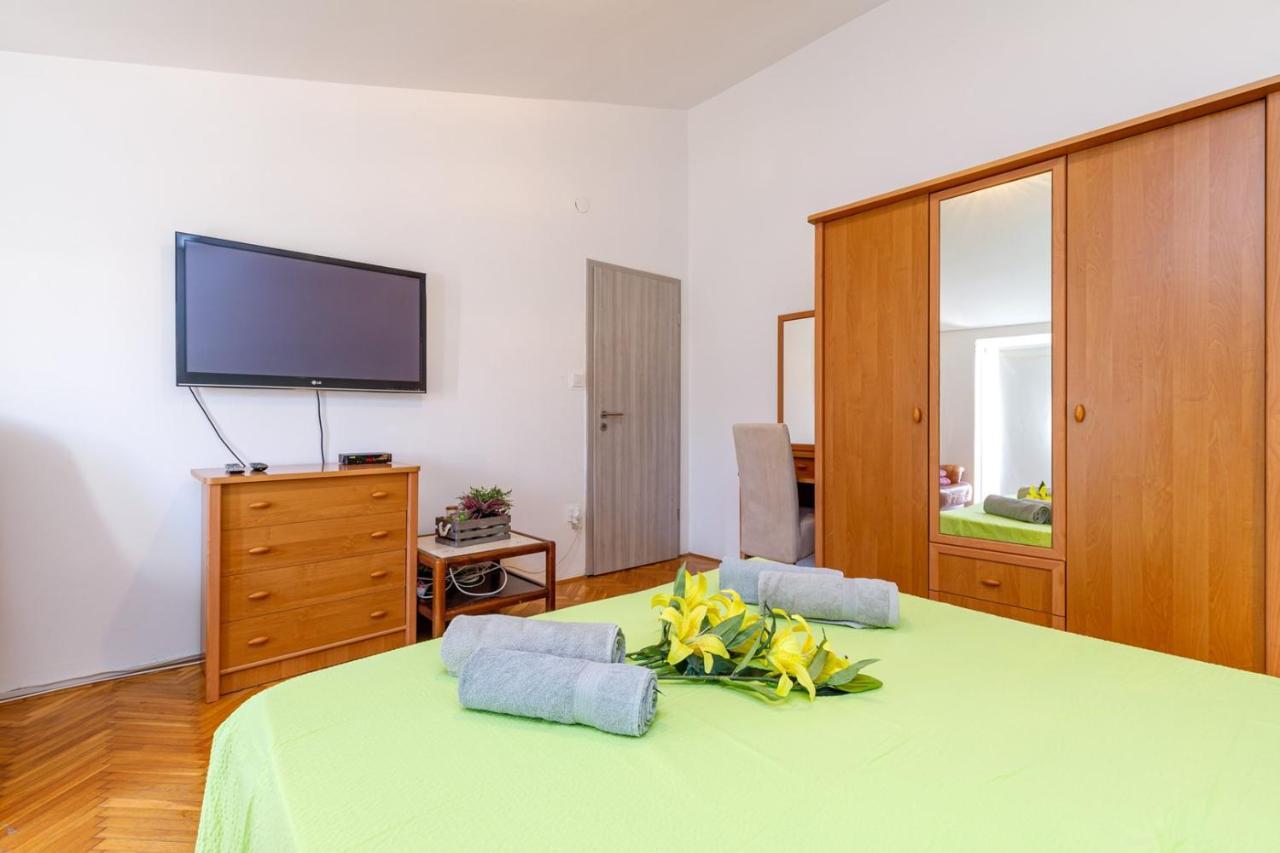 Three-bedroom Stojanovic In *
