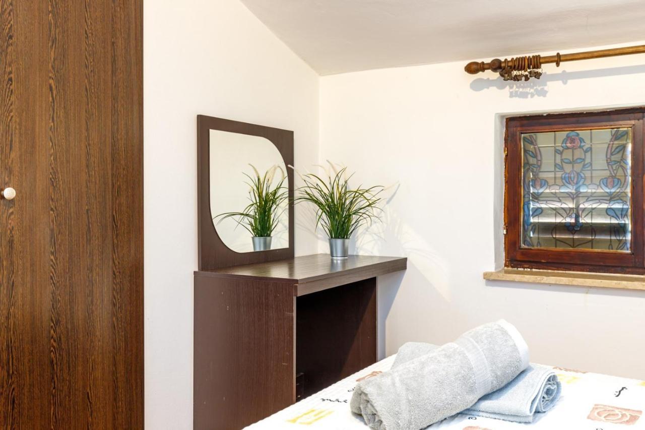 Three-bedroom Stojanovic In Appartement
