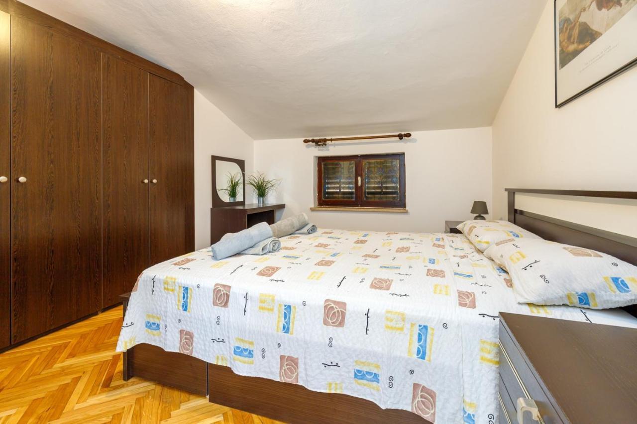 Three-bedroom Stojanovic In Apartment *