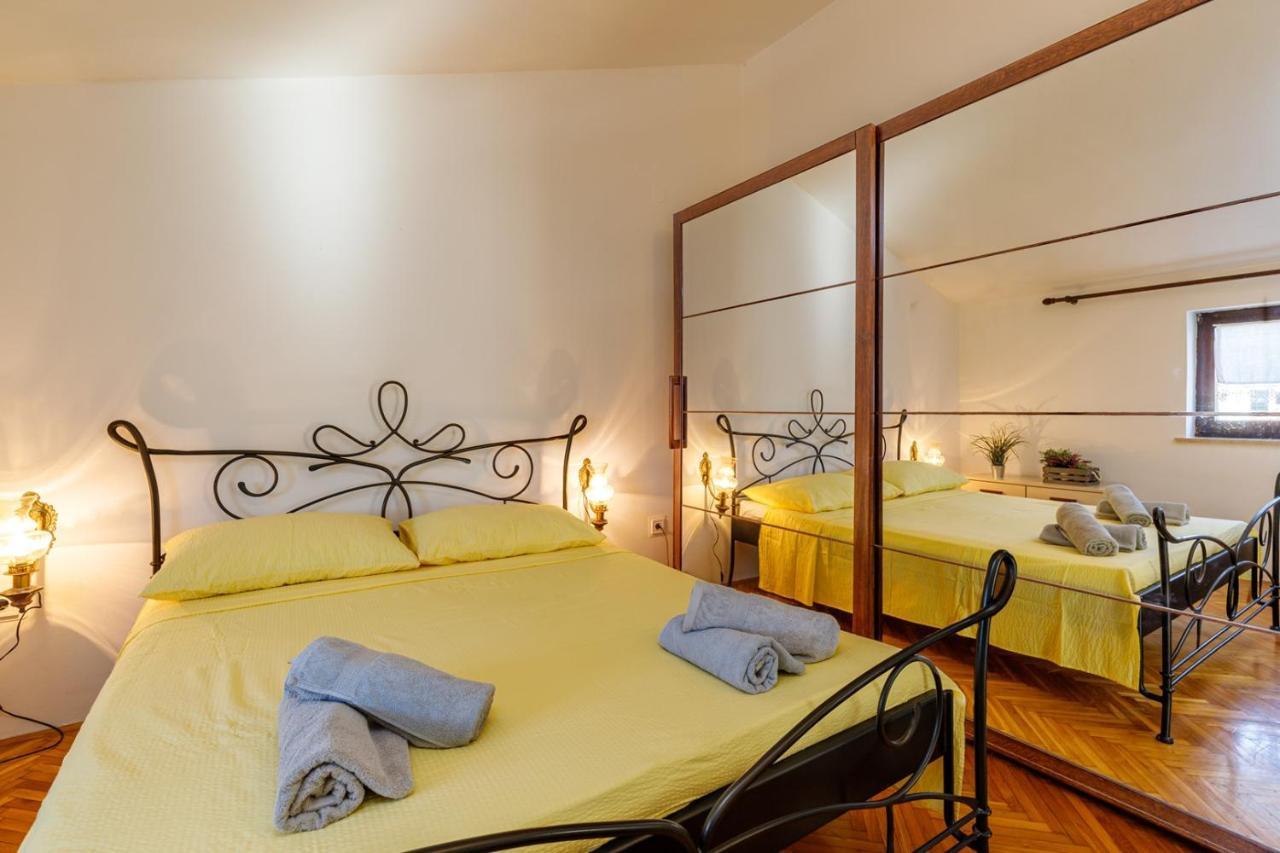 Three-bedroom Stojanovic In Apartment