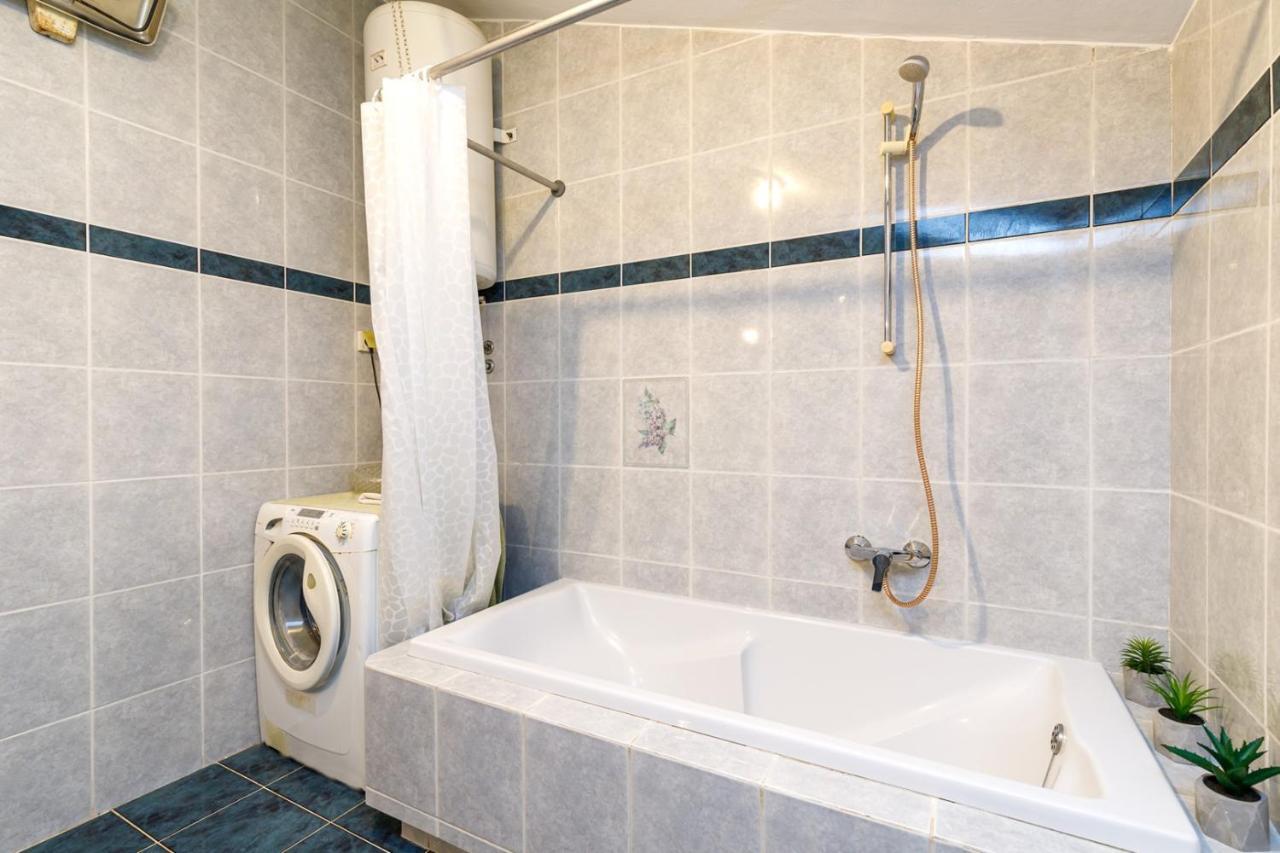 Apartment Three-bedroom Stojanovic In *